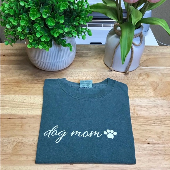 Dog Mom Unisex Adult 100% Cotton Crewneck T-Shirts - Various. - Picture 4 of 15